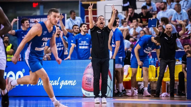 אלעד חסין מאמן נבחרת העתודה של ישראל (צילום: אתר רשמי, fiba.com)