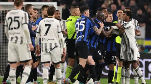 קואדרדו מתעמת עם לוקאקו במפגש האחרון (צילום: אימג'בנק  GettyImages)