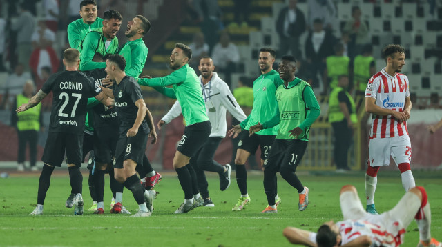 עלייה שלישית בתולדותיה. מכבי חיפה חוגגת בבלגרד (צילום: GettyImages, Srdjan Stevanovic)