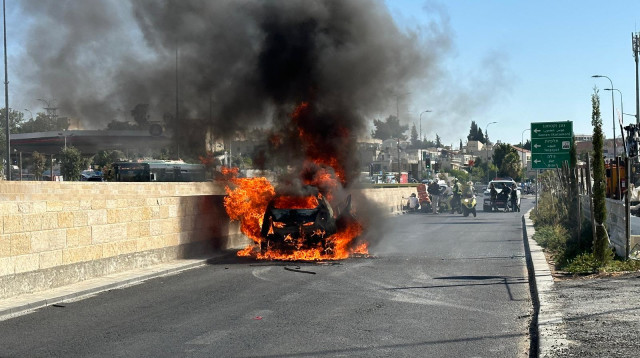 רכב בוער. אילוסטרציה (צילום: דוברות כיבוי והצלה)