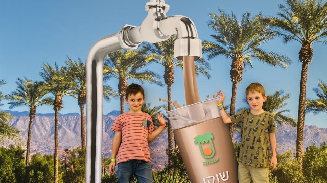 ברז השוקו של יטבתה. חינם עד סוף אוגוסט (צילום: מחלבת יטבתה)