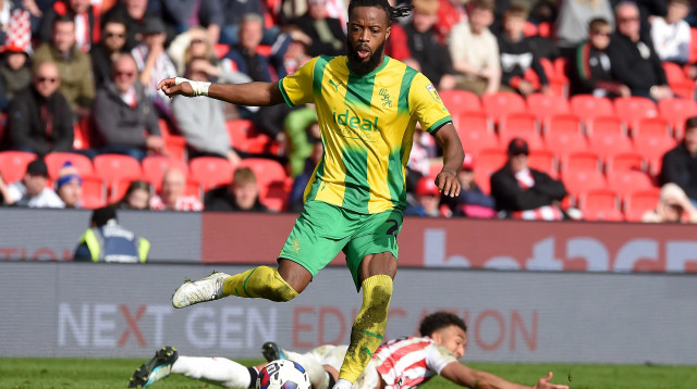 נת'ניאל צ'אלובה במדי ווסט ברומיץ' (צילום: GettyImages, Graham Chadwick)