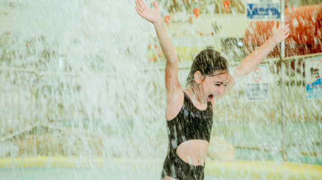 חייבים להתרענן בחום הזה. פארק המים ימית  2000 בחולון (צילום: סנאפ המרכז החברתי לצילום)