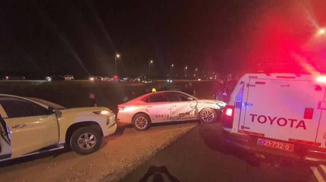 מונית שנגנבה מתחנת דלק בדימונה (צילום: דוברות המשטרה)