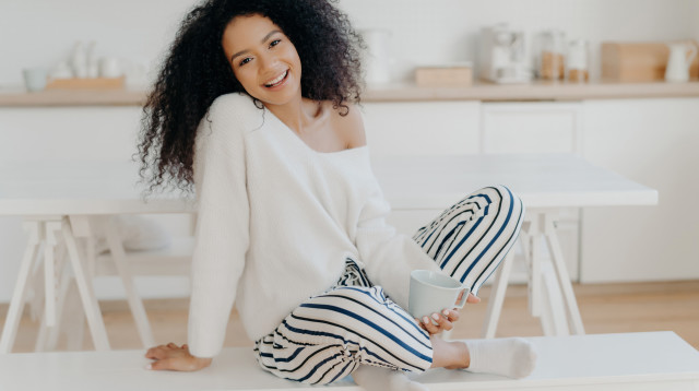 אישה שמחה ושבעה, אילוסטרציה (צילום: אינגאימג')