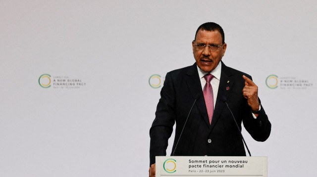 מוחמד בזום, נשיא ניז'ר (צילום: LUDOVIC MARIN/Pool via REUTERS/File Photo)