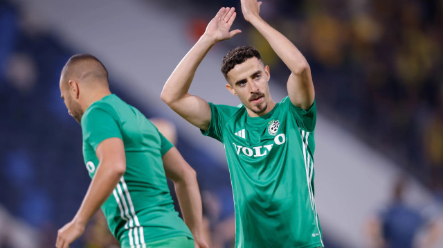 דולב חזיזה שחקן מכבי חיפה בחימום (צילום: מאור אלקסלסי)