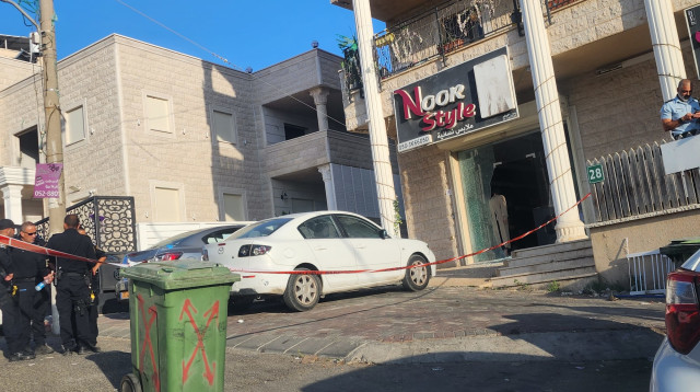 זירת הרצח באום אל פחם (צילום: דוברות המשטרה)