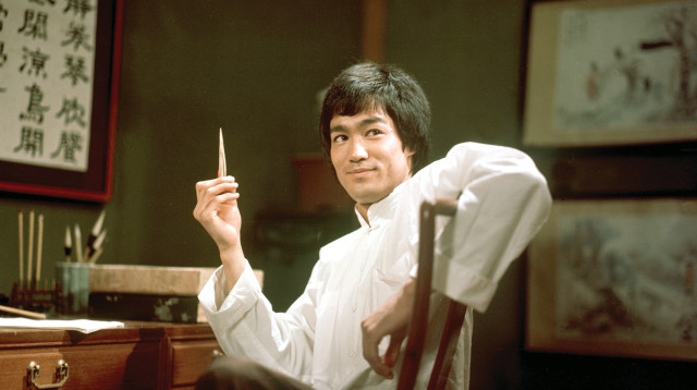 ברוס לי בסרט "הדרקון" (צילום: באדיבות יס)