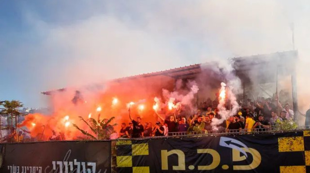 חם בבית וגן. אוהדי בית"ר ירושלים פותחים עונה (צילום: ברני ארדוב)