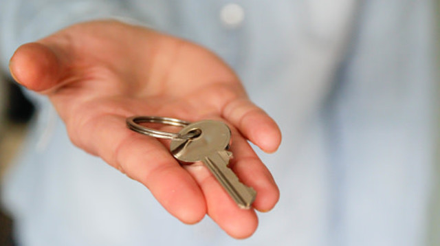 איך מתמודדים עם דייר סרבן בפינוי בינוי? (צילום: Kinga Krzeminska gettyimages)