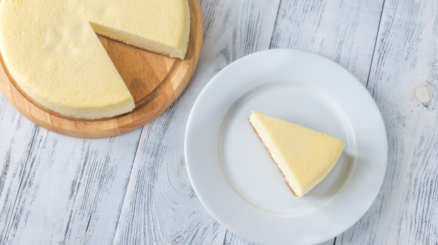 עוגת גבינה אפויה (צילום: אינג'אימג')