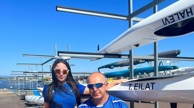 חותרת פראלימפית טליה אילת עם מאמנה ויטלי דרוזד (צילום: באדיבות המצולמים)