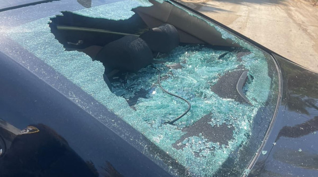 רכב שנפגע בבית שמש (צילום: דוברות המשטרה)