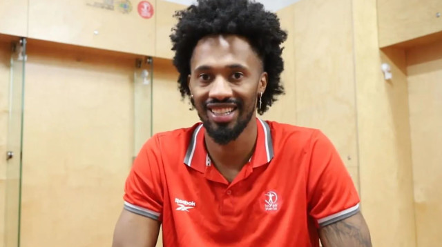 בראיין אנגולה, שחקן הפועל תל אביב (צילום: צילום מסך, הפועל תל אביב)