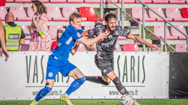 שחקן הפועל באר שבע, שגיב יחזקאל, נגד פוניבז' (צילום: אתר רשמי, הפועל באר שבע)