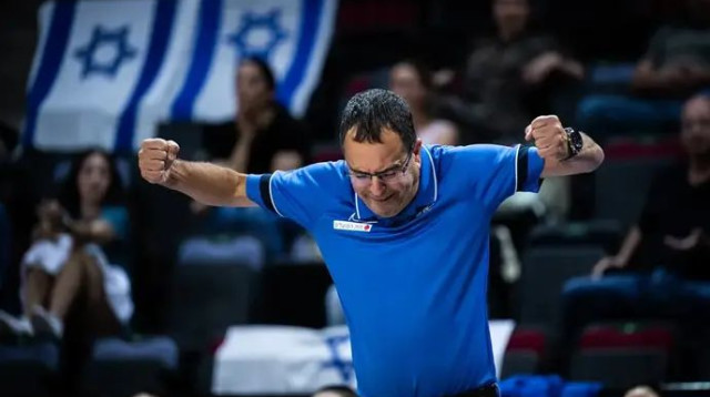 הישג מדהים. המאמן טל נתן (צילום: אתר רשמי, FIBA)