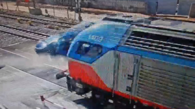 רכבת התנגשה ברכב בלוד (צילום: צילום מסך,רכבת ישראל)