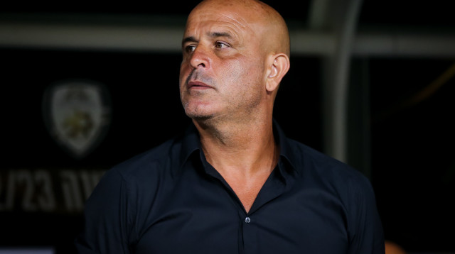 יוסי אבוקסיס, מאמן בית"ר ירושלים (צילום: מאור אלקסלסי)