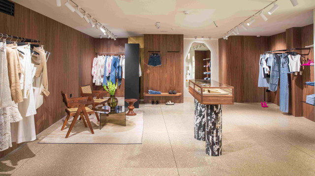 חלל אופנה חדש בכיכר המדינה (צילום: אינגה אבשלום שיליאן)