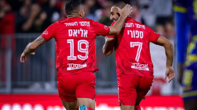 משחק השש-בש התלהט. ספורי ואליאס (צילום: מאור אלקסלסי)