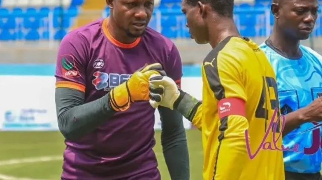 דלה איינוגבה עם בנו, דניאל (צילום: אתר רשמי, מתוך טוויטר)