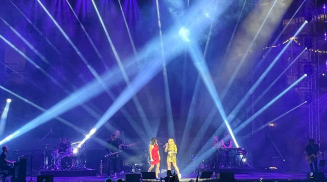 ריטה ושירי מימון על בימת חוצות היוצר בירושלים (צילום: מעריב אונליין)