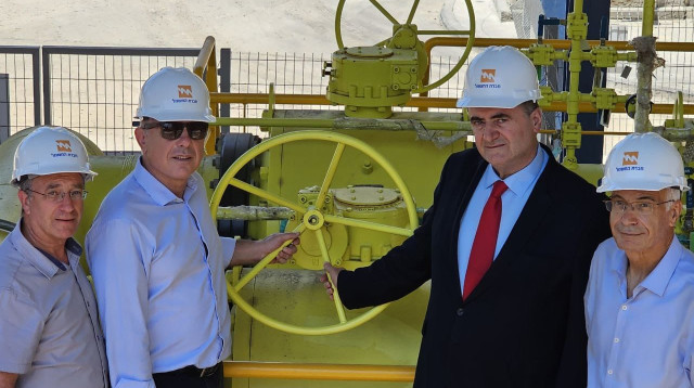 ישראל כ"ץ בתחנת הכוח באשקלון עברה לייצור חשמל בגז  (צילום: יוסי וייס, חברת החשמל)