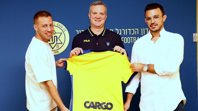 מימין לשמאל: רם בנימין, בן מנספורד, ליאור גזית (צילום: אתר רשמי מכבי ת"א)