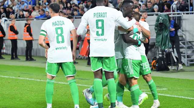 שחקני מכבי חיפה חוגגים (צילום: אתר רשמי, מכבי חיפה)