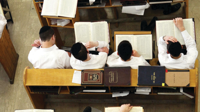תלמידי ישיבה (צילום: אביר סולטן, פלאש 90)