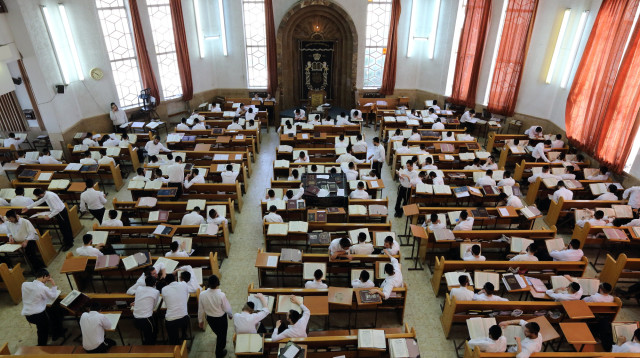 תלמידי ישיבה בבני ברק (צילום: יעקב נחומי, פלאש 90)