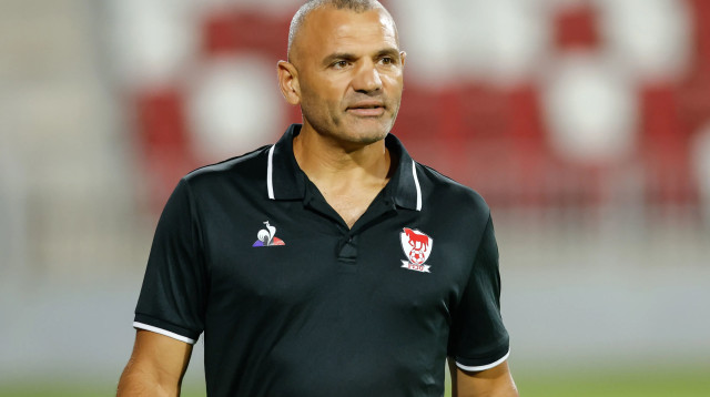 סלאח חסארמה עוזר מאמן בני סכנין (צילום: מאור אלקסלסי)