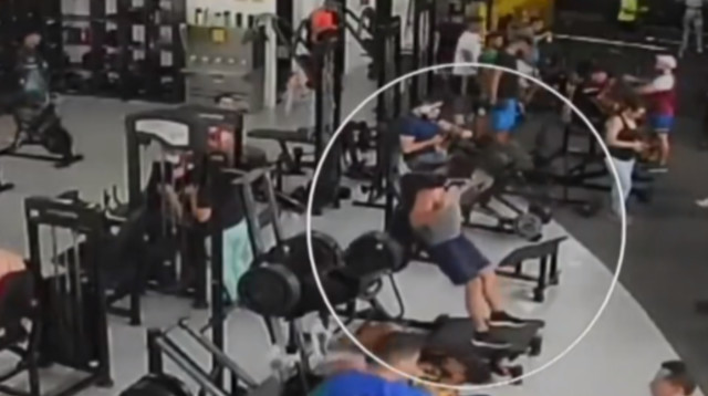 משקולת של 150 ק"ג נפלה על צווארו של אחד המתאמנים (צילום: מתוך טוויטר)