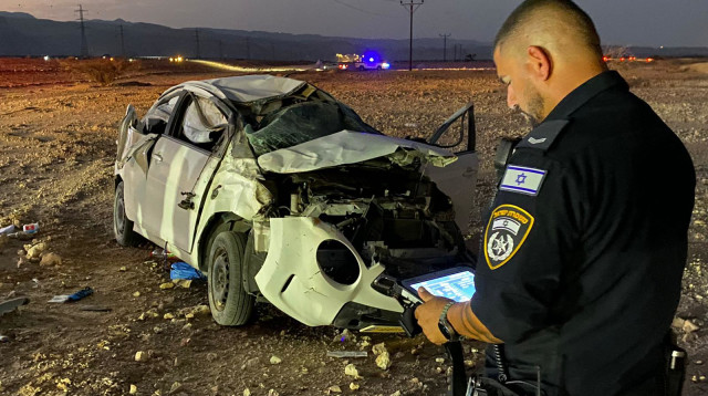 זירת התאונה בכביש 90 (צילום: דוברות המשטרה)