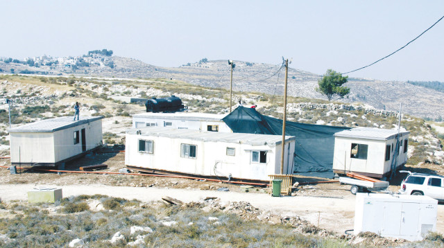 מאחז בלתי חוקי ביהודה ושומרון, מאחז בשטחים (צילום: גרשון אלינסון, פלאש 90)