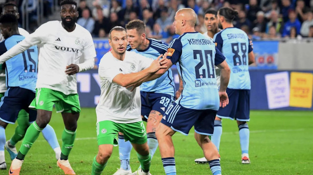 שחקן מכבי חיפה שון גולדברג, במשחק נגד סלובן ברטיסלבה (צילום: אתר רשמי, מכבי חיפה)