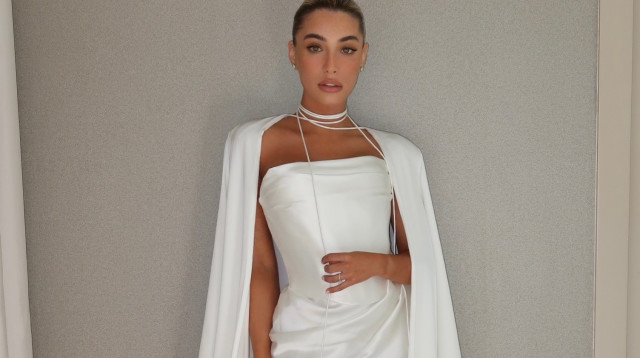 ניקול כהן בשמלה של בית האופנה מרגוט  (צילום: פיפל פוטוגרפי)