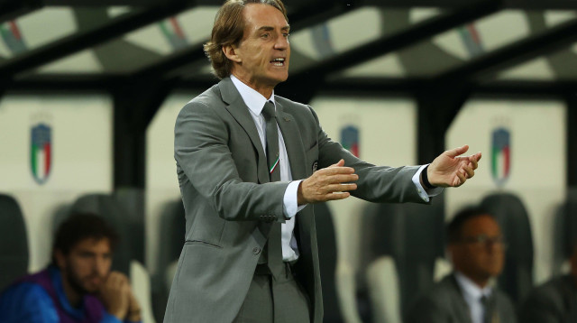 רוצים להישאר בדרג א'. רוברטו מאנצ'יני (צילום: אימג'בנק  GettyImages, Alexander Hassenstein)