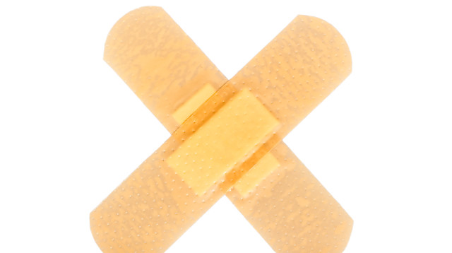 מסתבר שלא השתמשנו נכון בפלסטרים (צילום: אינג'אימג')