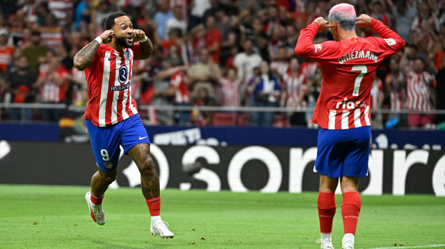 ממפיס דפאי לצד אנטואן גריזמן אתלטיקו מדריד (צילום: GettyImages)