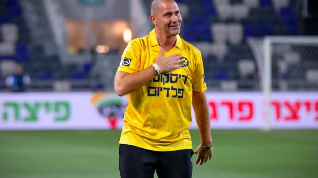 חוזר ללבוש את החולצה הצהובה עם המספר 8 על הגב. אבי נמני (צילום: אריאל שלום)