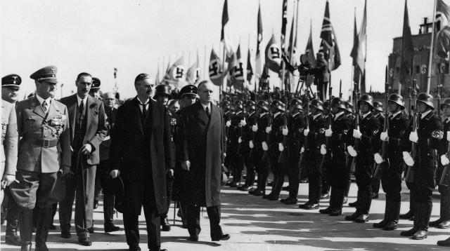 "האם ניתן היה לעצור את היטלר?" (צילום: באדיבות הוט)