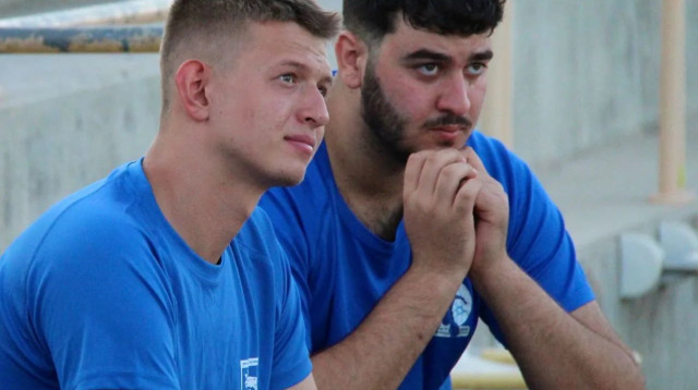 שחקן הכדוריד נאור כהן עם שון מורחוב (צילום: אתר רשמי, איגוד הכדוריד)