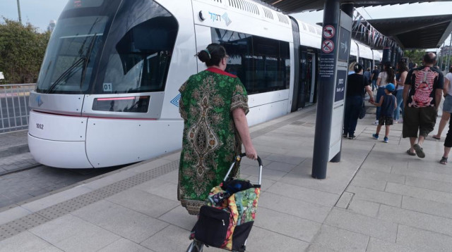 הרכבת הקלה (צילום: אבשלום ששוני)