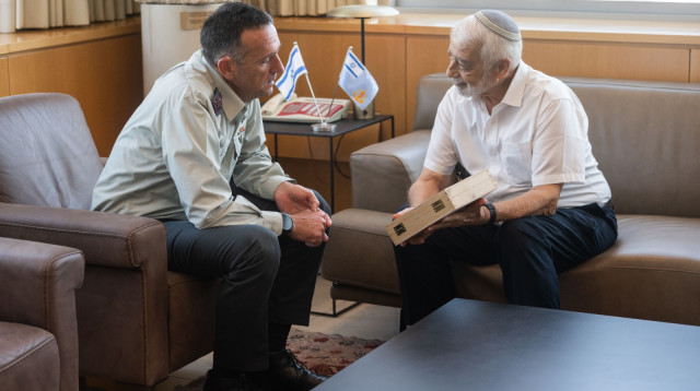 אילן מורנו נפגש עם הרמטכ"ל הרצי הלוי (צילום: דובר צה"ל)