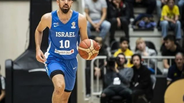 דווקא אחרי המומנטום החיובי, הגיעה ריצה של היריבה. בר טימור (צילום: אתר רשמי, fiba.com)