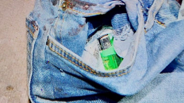 המצית שנמצאה בכיסו של הצעיר (צילום: דוברות המשטרה)