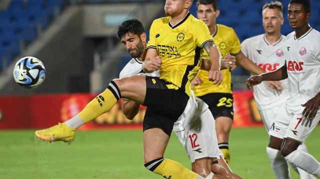 ג'ואל אבו חנא מכבי נתניה אורן ביטון הפועל חיפה (צילום: ברני ארדוב)