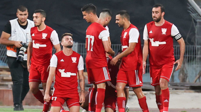 שחקני מ.ס. טירה חוגגים (צילום: דני מרון)